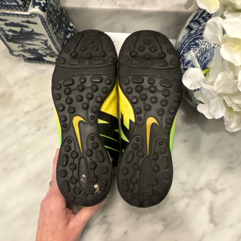 Nike Mercurial Vapor Soccer Cleats Size 3.5Y